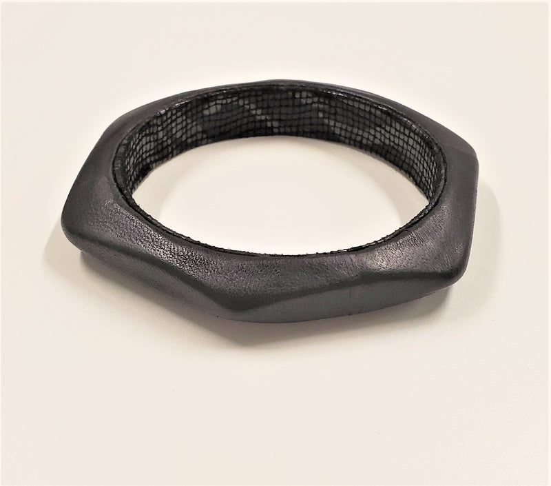 Eleanor Bangle, Black